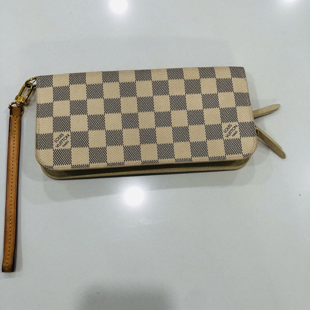 Gorgeous clutch. Perfect condition